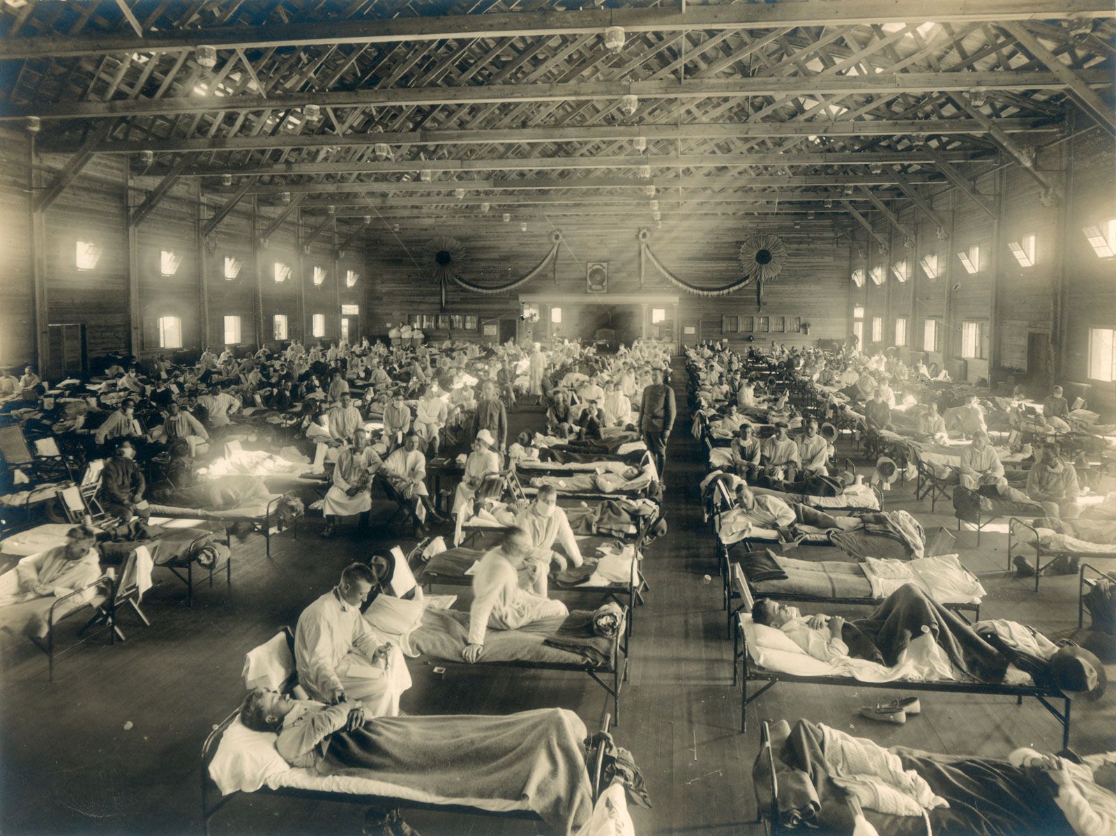 https://www.factual.ro/wp-content/uploads/2023/06/hospital-Kansas-Camp-Funston-influenza-pandemic.jpg